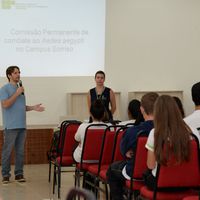 Apresentação no auditório do IFMT Campus Sorriso leva informações sobre comportamento do mosquito para comunidade acadêmica